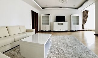 Luxury Condominium. Kiev center.