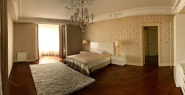Luxury Condominium. Kiev center.