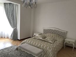 Luxury Condominium. Kiev center.