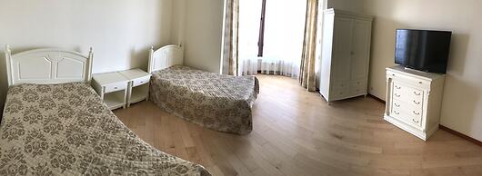 Luxury Condominium. Kiev center.