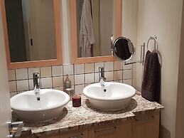 Weom Apartments