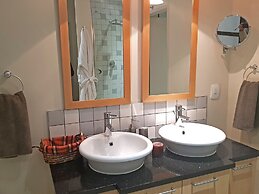 Weom Apartments