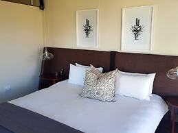 Weom Apartments