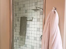 Weom Apartments