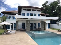 Newly LUXURY designed villa