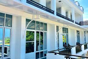 Queens Beach Hotel