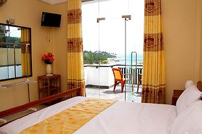 Queens Beach Hotel