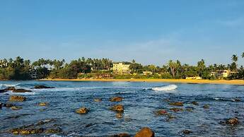 Queens Beach Hotel