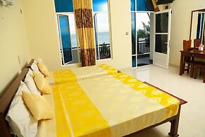 Queens Beach Hotel