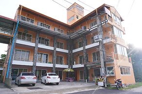 B and B Hotel