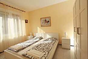 Raya Maisonette