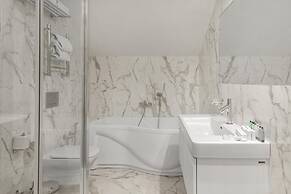 Seasons Boutique Hotel