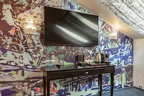 Seasons Boutique Hotel