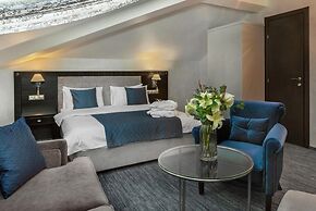 Seasons Boutique Hotel