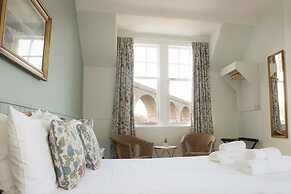 The Royal Oak Hotel