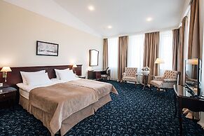 Sun Hotel