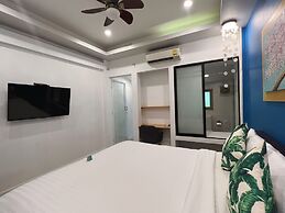 The Snug Airportel