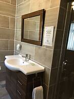 Glenheath Hotel
