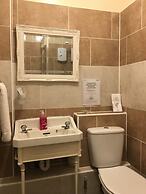Glenheath Hotel