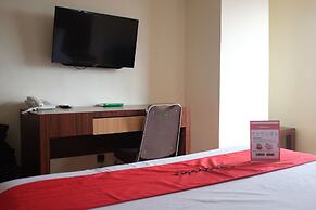 RedDoorz Plus near Senen