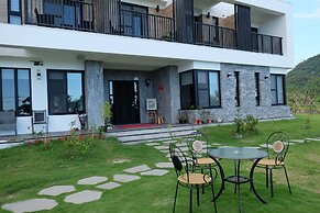Moonlit Seaview B&B