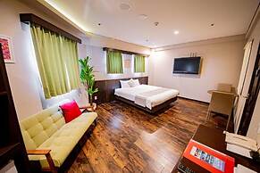 Rycom Crystal Hotel