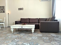 Baratero City Corner Apartment
