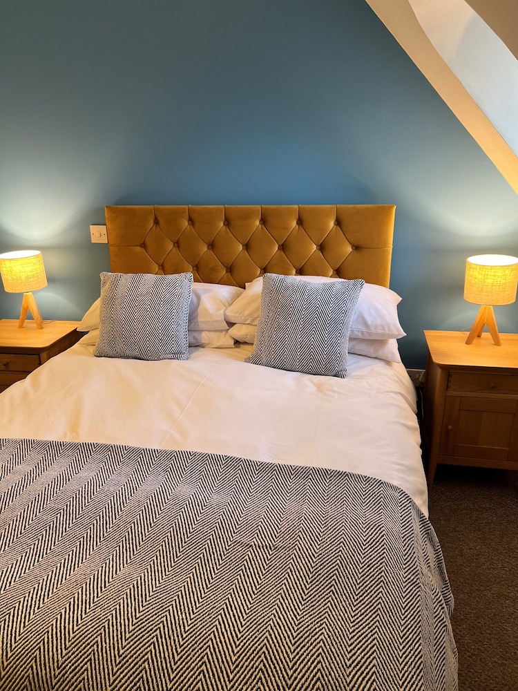 Corrie Hotel