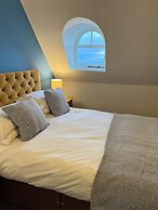Corrie Hotel