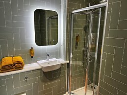 Corrie Hotel