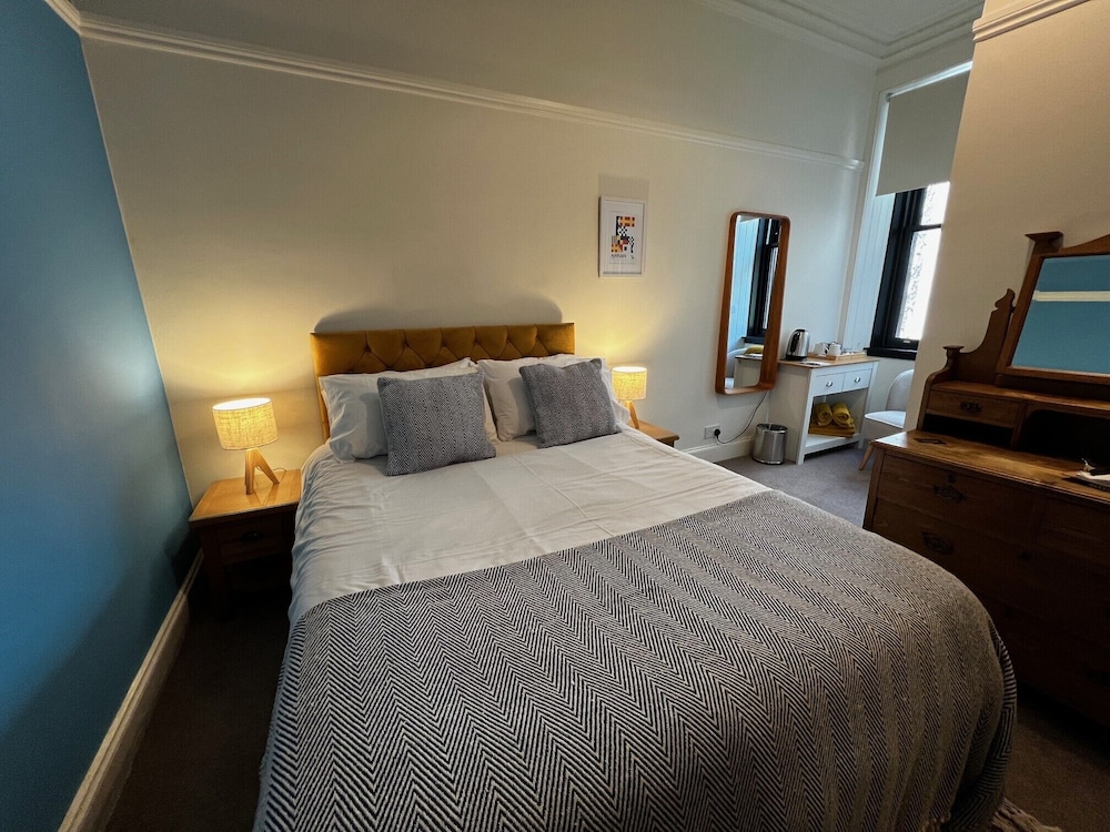 Corrie Hotel