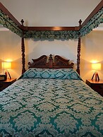 Corrie Hotel