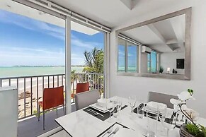 Beach Front  Amapola SeaSide Apt