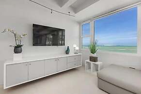Beach Front  Amapola SeaSide Apt