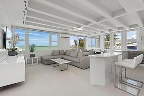 Beach Front  Amapola SeaSide Apt