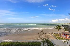 Beach Front  Amapola SeaSide Apt