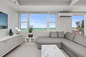 Beach Front  Amapola SeaSide Apt