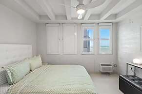 Beach Front  Amapola SeaSide Apt