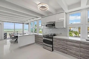 Beach Front  Amapola SeaSide Apt