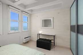 Beach Front  Amapola SeaSide Apt