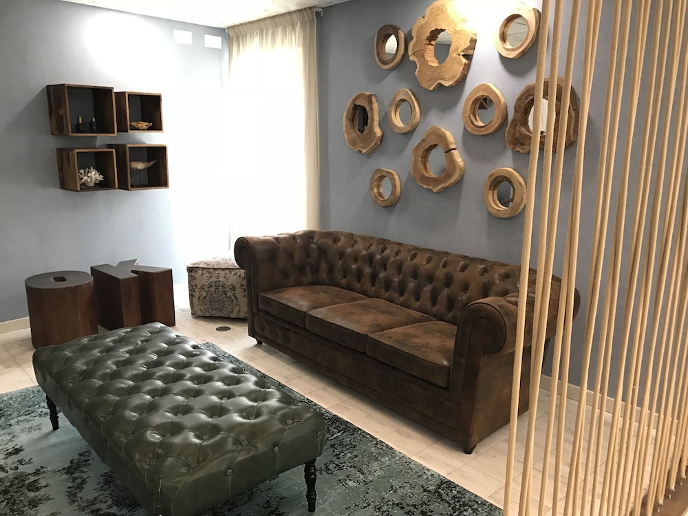 Royal Beach Hostel & Suites