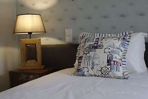Royal Beach Hostel & Suites