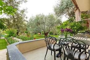 Gurel Garden House