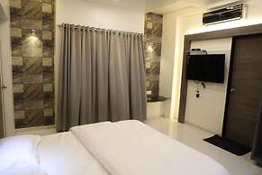 Hotel Pushpak Park