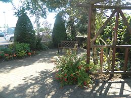Red House Hotel