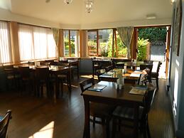 Red House Hotel