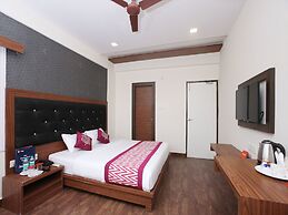 Capital O 14043 Hotel Star Holiday