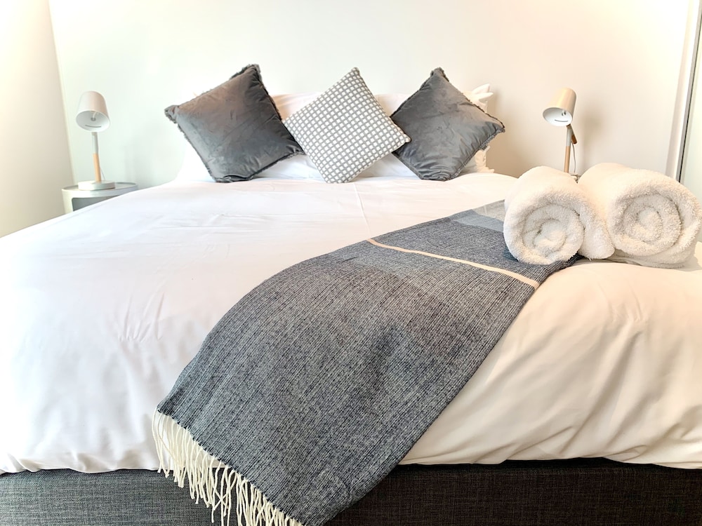 ReadySet Apartments at Lighthouse