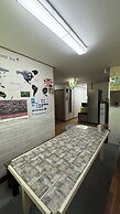 Ganderak Guesthouse - Hostel