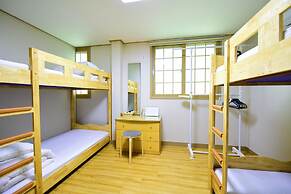 Ganderak Guesthouse - Hostel